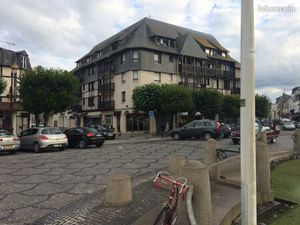 Studio meublé de 37m2 sur la Place Morny de Deauville  centre-ville  résidence de très bon