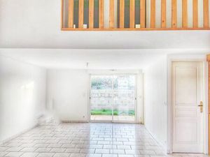 Charron 3 pièces avec terrasse et stationnement