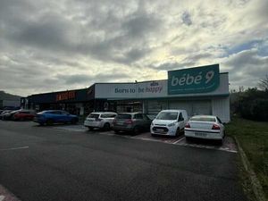 Local commercial 585 m²