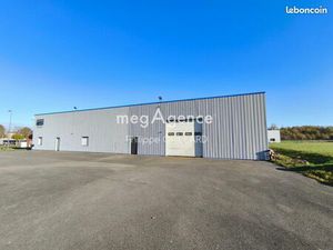 Local 550 m² POUANCE