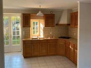 Maison de ville avec jardin et place de parking