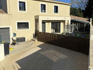 ? Maison individuelle à étage (R+1) – 105 m² (2018) – 3 chambres – Terrain 367 m² – Saint-