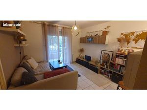 Particulier vend appartement T2 de 33 m² dans une résidence sécurisée avec terrasse et pis