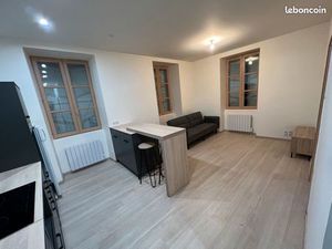 Charmant appartement T2 meublé dans un immeuble au coeur historique de Figeac