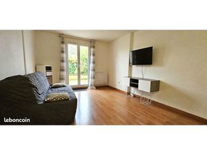 Studio meublé très lumineux avec terrasse et parking