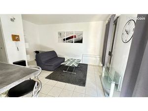 Joli studio rénové dans résidence sécurisée