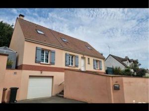 Maison avec sous sol total et jardin