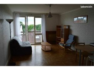 Grand studio avec parking et cave à Beauvais