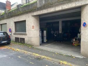 200 m2 Local de stockage et bureaux en ville