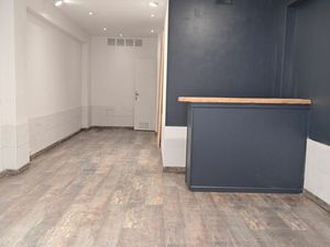 Local etat neuf centre ville avec acces parking