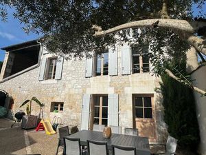 Belle charentaise sans travaux 120m2 5 chambres cour béton lavé pas de garage