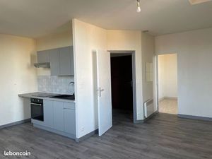 LONGUE centre  Appartement T2  38 M²  1ère étage