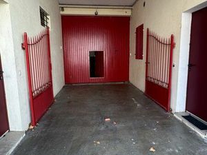 Garage pour stockage à 2 pas des halles