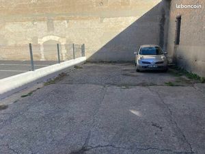 Place de parking sécurisé centre-ville