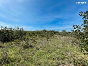 Terrain proche des habitations