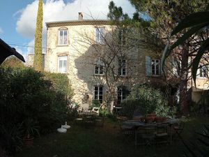 Appartement de caractère de 110m2. Au calme dans le centre vieux chabeuil. Avec 3 chambres
