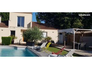 Maison individuelle de 180 m2 +30m2 + batiment pour artisan de 150 m2  piscine