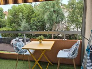 F2 meublé à l année Santa Lucia