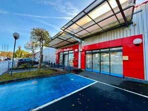 Local commercial 910 m²