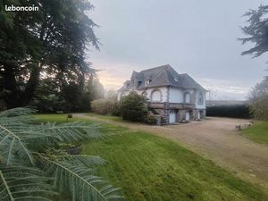 Maison de caractère avec jardin arboré