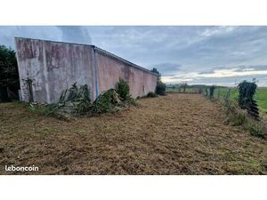 Terrain constructible avec hangar