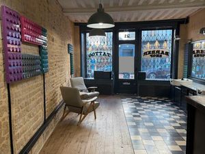 Murs commerciaux 60m2 tout type d'activité centre ville de Caen