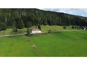 Ancienne ferme jurassienne 12 pièces