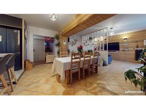 Maison de type T7 de 176 m² - 4 chambres - Jardin - Terrasse - Garage