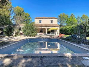 A vendre : maison T7 de 177m2 sur parcelle de 3220m2 à Eguilles 13510