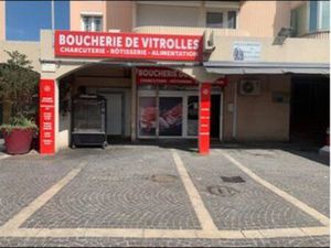 Cède 2 local boucherie/rôtisserie+place de marché