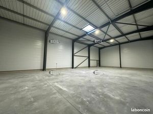 Local d'activité 243 m²