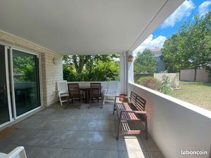 2 pieces meublé terrasse et stationnement