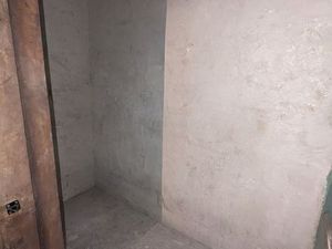 Cave avec prise électrique 4m² box local de stockage Gare de l'Est Gare du Nord métro Pois