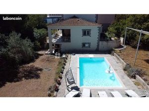 Propriété 4 pièces 144 m²