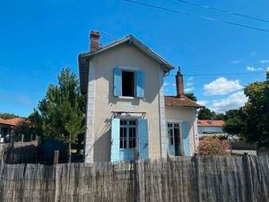 Maison pleine de charme à rénover – À 3 km de la plage – 165 000