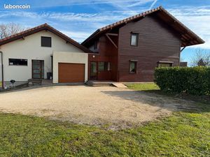 Semi-exclusivité ESERY deux maisons mitoyennes par le garage