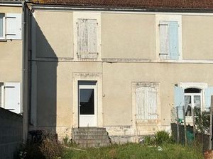 Maison en pierre 2 chambres avec jardin à rénover