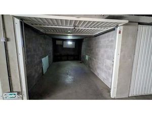 Garage 150m frontière