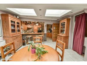 Maison de charme mitoyenne■106m2 habitable ■Cours extérieure carrelée de 100m2■Dépendance 