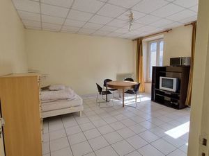 T1 lumineux meublé au 1er étage à Port Launay - 475 (charges dont chauffage compris)