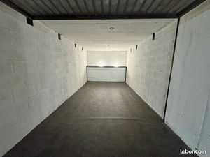 Garage fermé 75006 ( Pont Neuf )