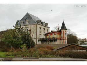 Atelier d'artiste avec vue sur le port de france