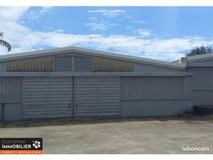 Local industriel 210 m²