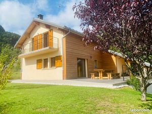 Maison . 6 pièces . 150 m2