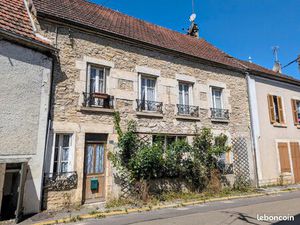 EN EXCLUSIVITE  Maison de ville T6 à rénover à Châtel-Censoir (commerces et gare SNCF )