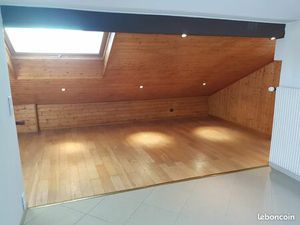 T3 traversant mansardé au dernier étage 100m² au sol