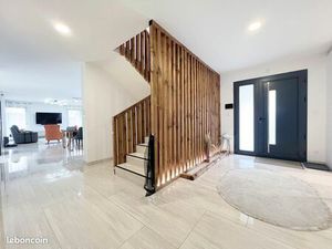 Villa 7 pièces 200 m²