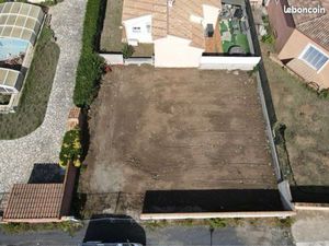 Terrain 350m2 vias centre