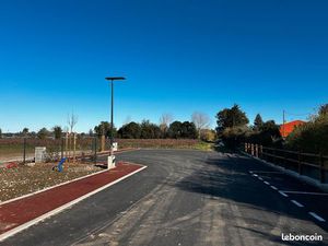 ? -10 000 OFFRE DE NOËL – Dernière parcelle viabilisée 961 m² à Villeneuve-la-Rivière