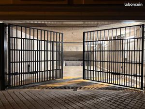 A louer - Place de parking XXL 15m2 - Saint Ouen proximité Puces